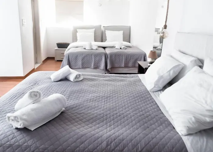 Mykonos Vibes Downtown Townhouse *