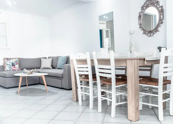 Mykonos Vibes Downtown Townhouse Apartment